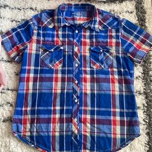Short sleeve button down shirt for men size XL